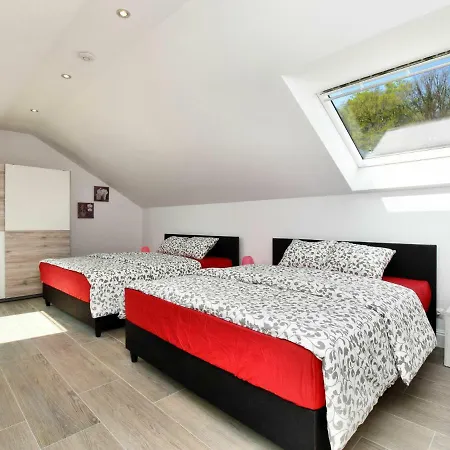 Spacious Holiday In Ardennes With Terrace Hébergement de vacances *